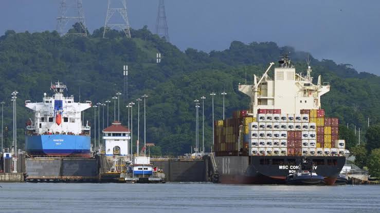 The Panama Canal is reducing the number of daily transits through the waterway due to a drought caused by El Nino © ARNULFO FRANCO / AFP
