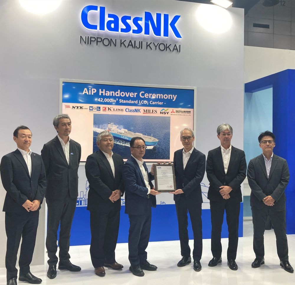 From left: Mr. Yasushi Yamamoto, Executive Officer, NYK Line Mr. Yoshihiko Sugimoto, Executive Officer, MOL Mr. Harunobu Akiyama, Executive Officer, “K” LINE Mr. Hayato Suga, President & CEO, ClassNK Mr. Manabu Kawakado, President, MILES Mr. Shinya Narama, Vice President, NSY Mr. Yusuke Watanabe, Senior Vice President, Mitsubishi Shipbuilding