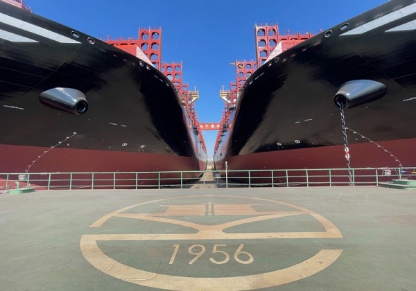 Two containerships under construction in the dry dock at Yangzijiang's Xinfu Yard (Image: Yangzijiang Shipbuilding)
