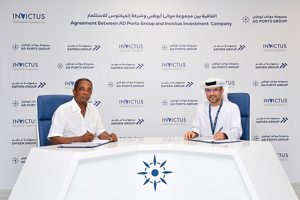 Capt. Mohamed Juma Al Shamisi, Managing Director and Group CEO, AD Ports Group; and Osama Daoud Abdellatif, Chairman of Invictus Investment Company, sign an agreement to launch a new international dry bulk shipping service.