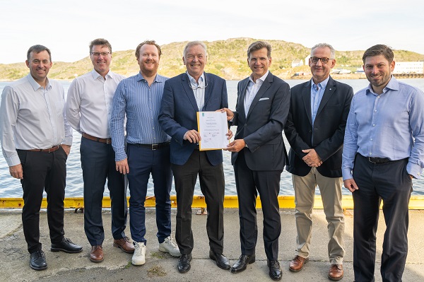 From left: Ole Petter Øren (Torghatten Nord), Eirik Olsen (Torghatten Nord), Gjermund Johannessen (Norwegian Ship Design), Torkild Torkildsen (Torghatten Nord), Markus Büsig (LR), Peter Van de Graaf (LR), Michael North (LR)