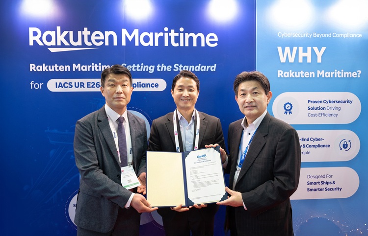 Ryan Son (center), President of Rakuten Symphony’s Internet Services Business Unit, receiving Rakuten Maritime’s Innovation Endorsement for Products & Solutions certification from ClassNK at Sea Asia Singapore.