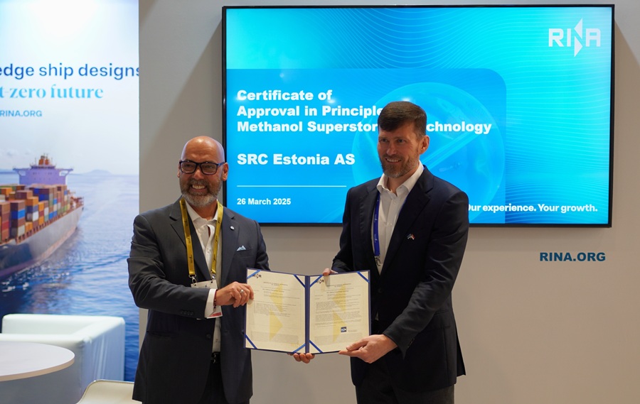 Simone Manca, Vice President of RINA North Asia (left) awards Approval in Principle for the Methanol Superstorage solution to Hannes Lilp, CEO and Founder, SRC Group
