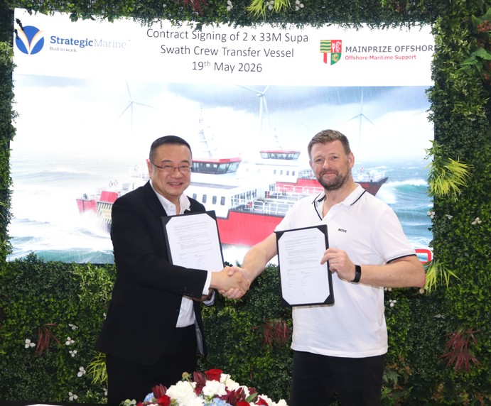 Mr. Chan Eng Yew, CEO of Strategic Marine (left) and Mr. Bob Mainprize, Managing Director of Mainprize Offshore (right)