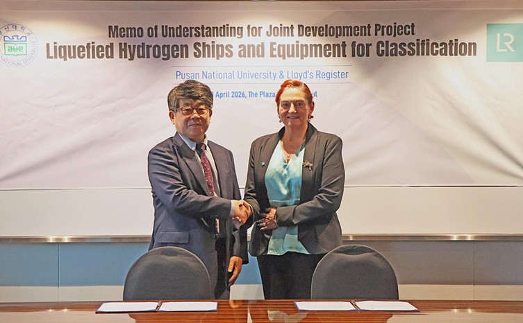 (l-r) Dr Jae-Myung Lee, Director of the PNU Hydrogen Ship Technology Center, and Claudene Sharp Patel, Global Technical Director at Lloyd’s Register.