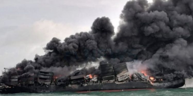 The X-Press Pearl burning off Colombo / Credit: IMO