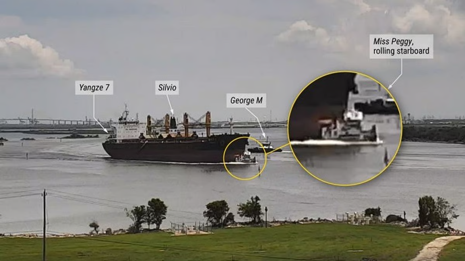 An image showing the collision between Yangze 7 and the tug Miss PeggyNTSB / US Coast Guard