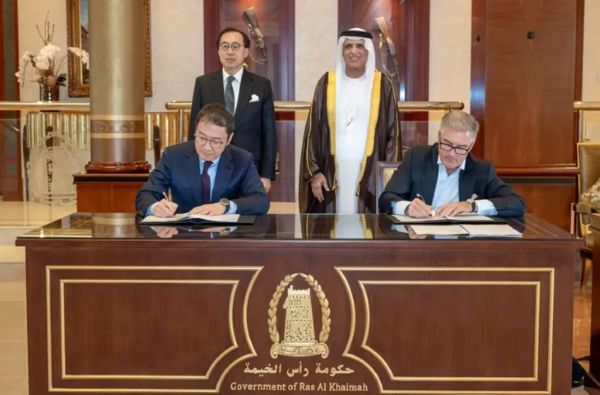 The signing of the concession extension agreement between RAK Ports and Hutchison Port Holdings