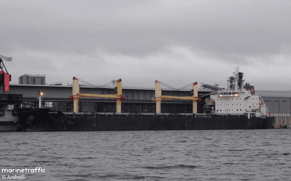 Vessel REYHAN SARI, image credit: AndrejS